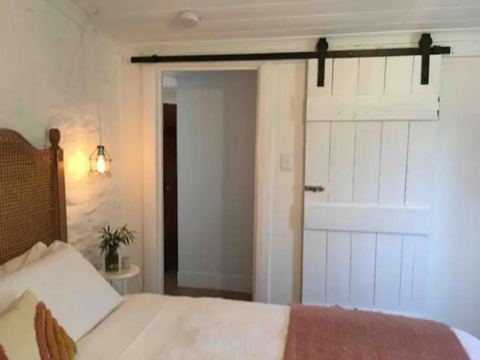 Bedroom 2, Randell Cottage - Adelaide Hills - Cosy Rustic Hideaway, Adelaide