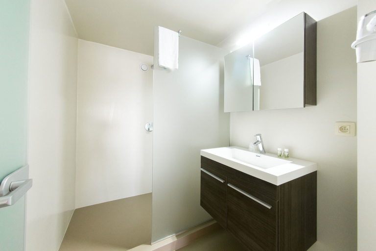 Bathroom 4, Arass Hotel & Business Flats, Antwerpen