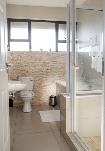 Bathroom 4, Hillside Executive Accommodation, Windhoek East