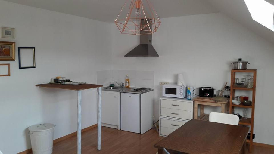 Others 2, At the Villa, Hainaut