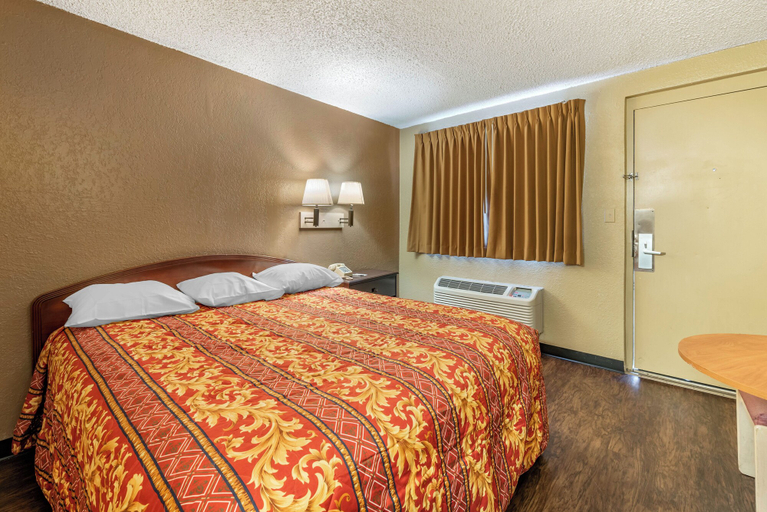 Bedroom 3, Pueblo Inn, Pueblo