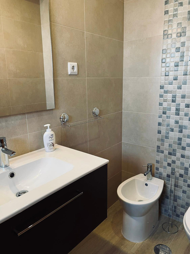 Bathroom 2, Casa Marta e Casa Francisco, Olhão