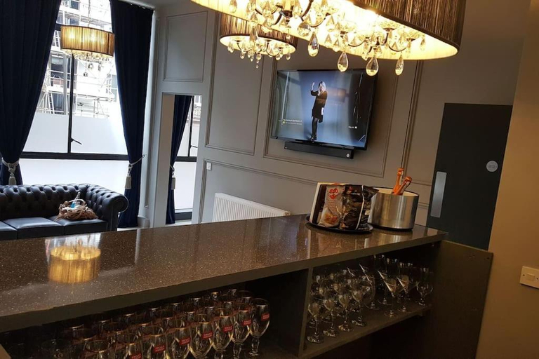 Others 3, The V.I.P Suite - Sleeps 24! Best for large groups, Sefton