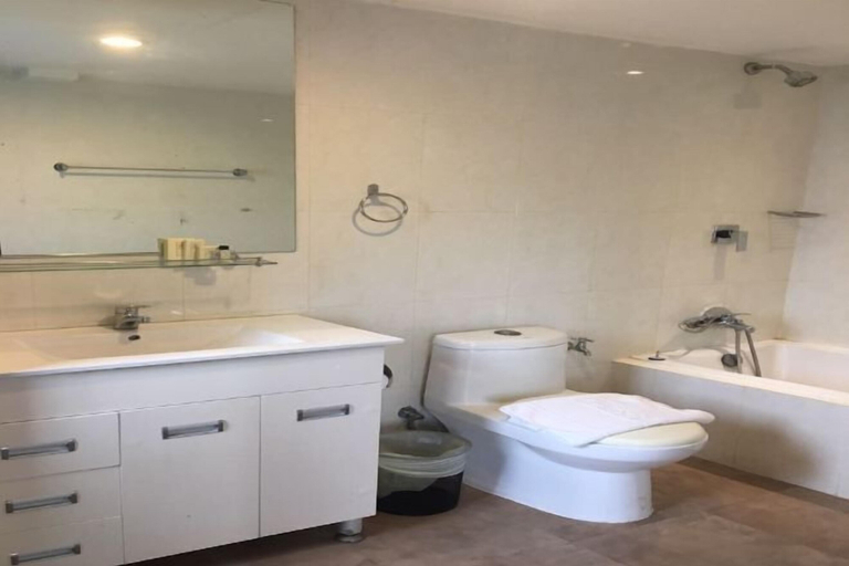 Bathroom 14