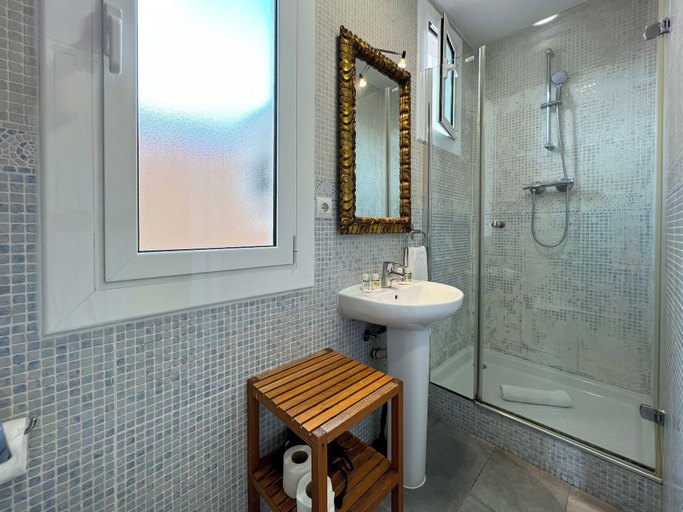 Bathroom 4, Stay U-nique Apartments Fontrodona, Barcelona