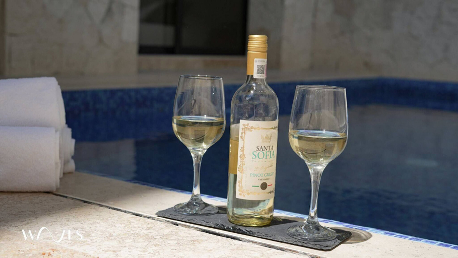 Food & Drinks, Room in Apartment - Exclusive Spacious 2 Bedroom Apartment With Private Pool and Top Amenities, Cozumel