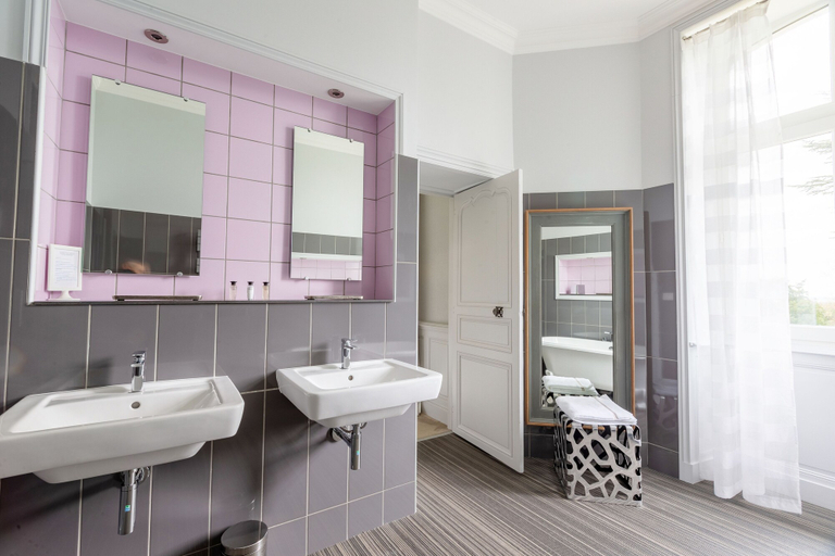 Bathroom 5, Château de Didonne, Charente-Maritime