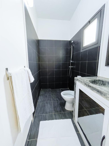 Bathroom 2, Kapinga's house, Mbour