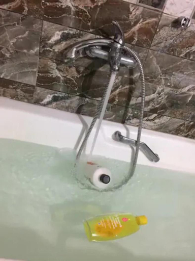 Bathroom 3, un nouveau appartement avec un parking sur place, La Marsa