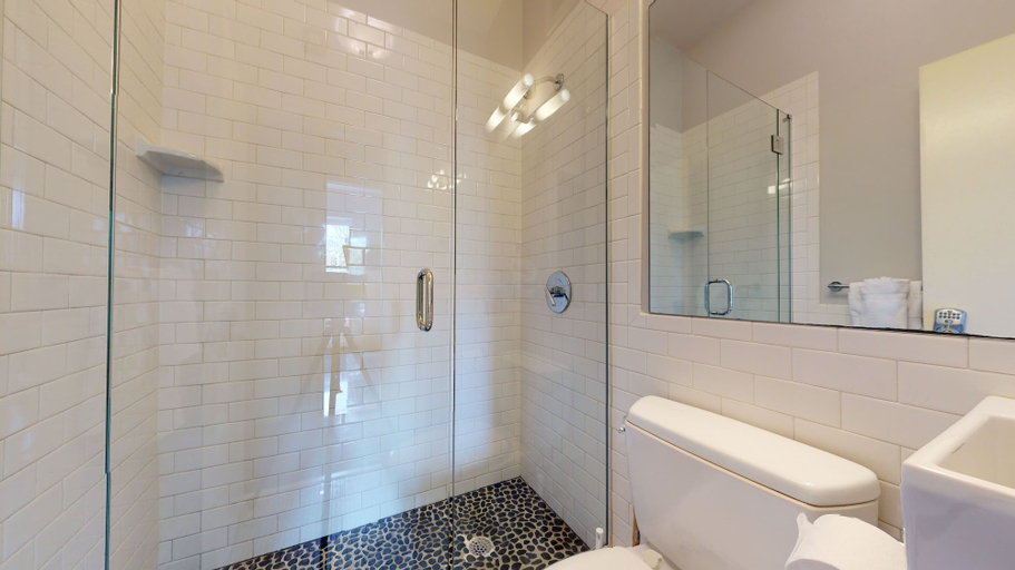Bathroom 2, Maverick Suites at 400 Columbus Ave, Boston