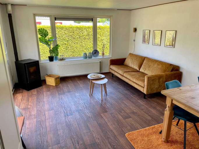 Living room, Family Chalet With Pool, Franekeradeel