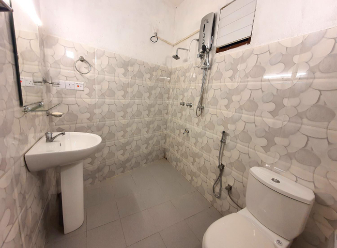 Bathroom 2, Allen Lilly Ahangama, Habaraduwa