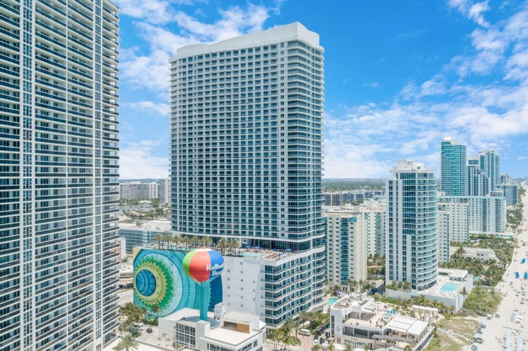 Exterior & Views 1, Zen Direct Ocean Front Deluxe 3-Bedroom, Broward