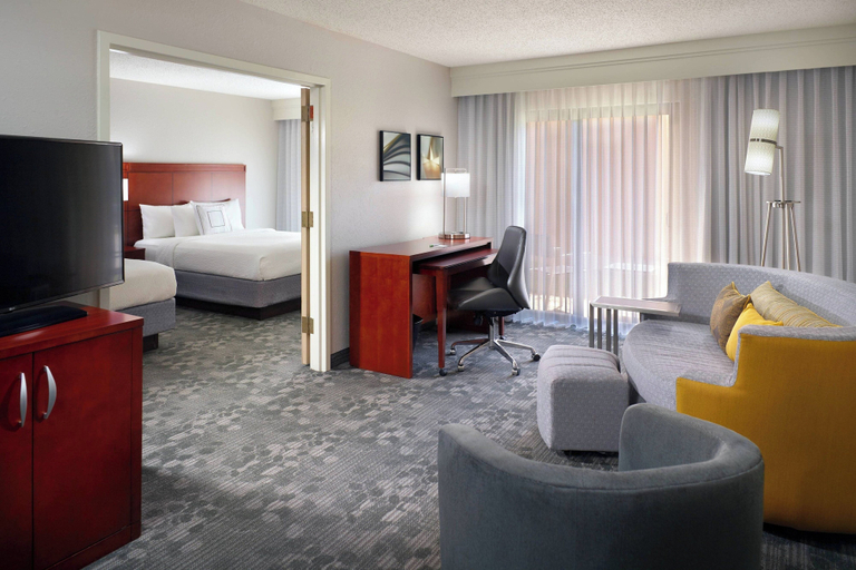Bedroom 1, Courtyard by Marriott Macon, Bibb