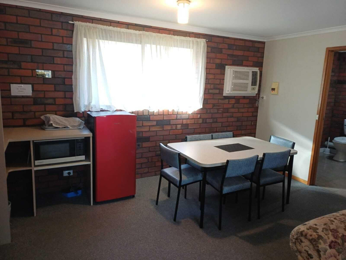 Others 5, The Coorrabin Inn, N. Grampians  - Stawell