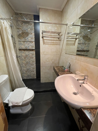 Bathroom 16