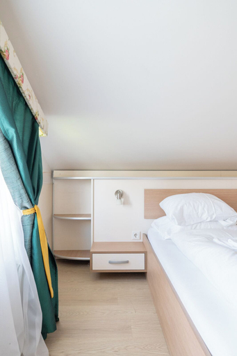 Bedroom 2, Faraway Aparthotel near Airport, Bruck an der Leitha