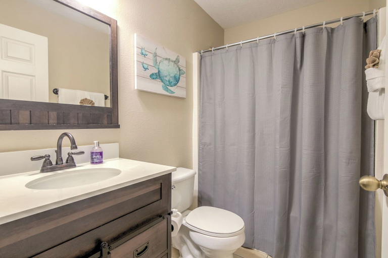 Bathroom 4, Amanda's Cozy Clear Creek Vacation Home, Lake