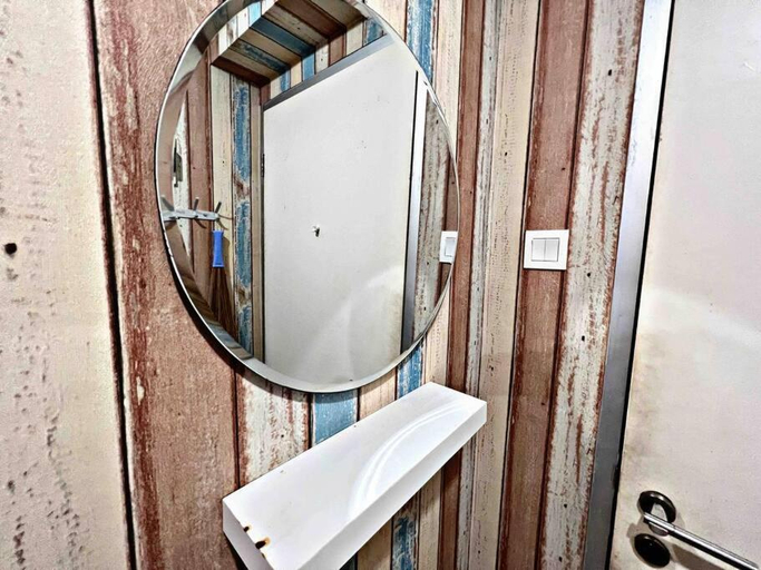 Bathroom 4, Sailor Studio Free Netflix @Greenbay Pluit Tower F, North Jakarta