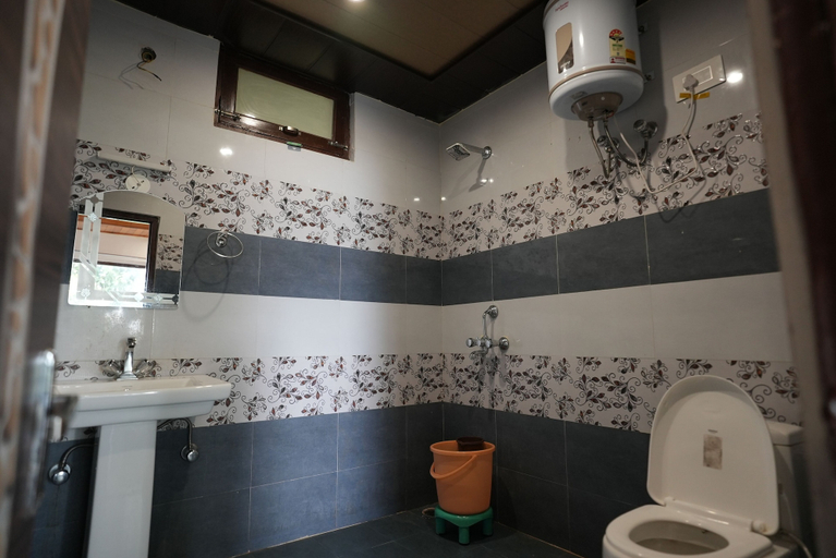 Bathroom 3, Hotel Blue Heaven, Chamba