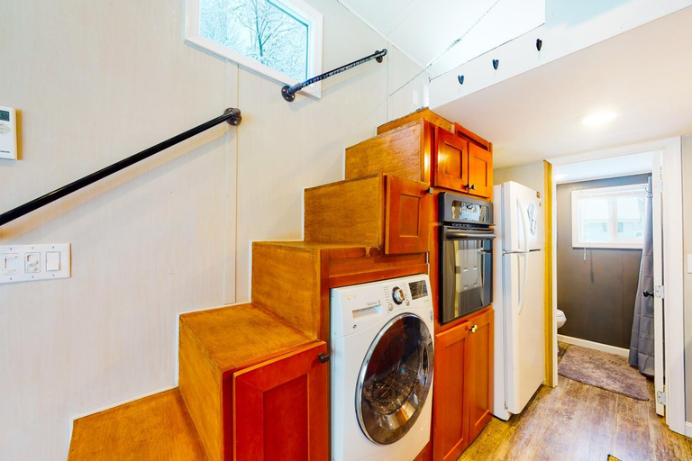 Others 5, Tiny Homes on Pleasant, Windsor