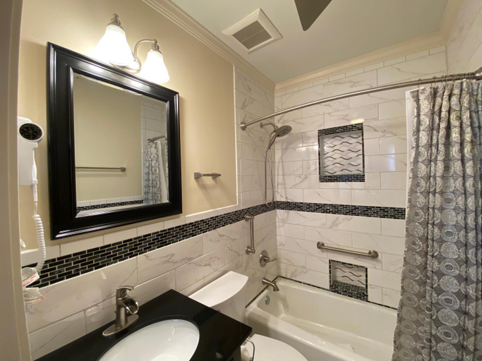 Shower, McKean Manor, Mobile