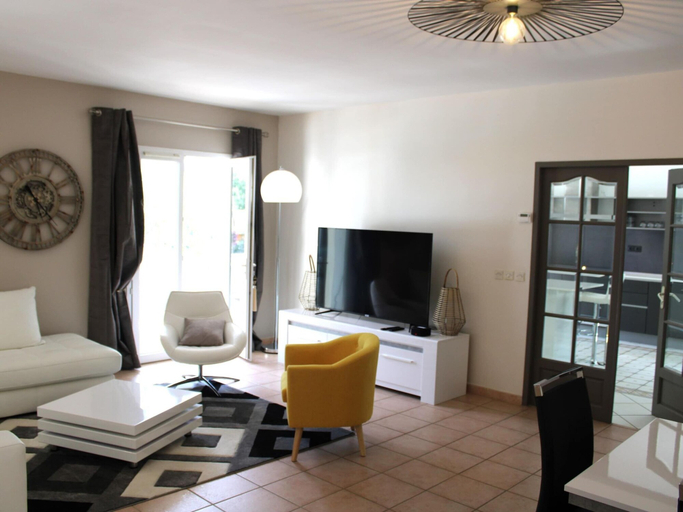 Living room 4, Luxe Villa With Pool in Lorgues, Var