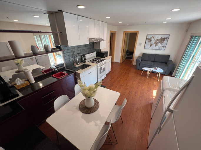 Food & Drinks 4, Chic 2BR Suite Vancouver West Downtown, Greater Vancouver