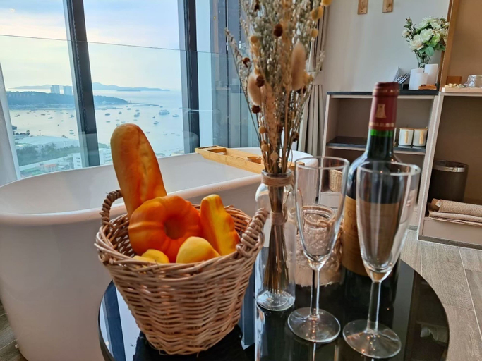 Food & Drinks 9