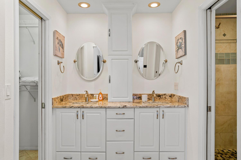 Bathroom 4, The Sapphire Sea Star, Manatee