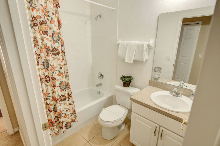 Bathroom 3, Daniel's Highgate Park Vacation Home, Polk