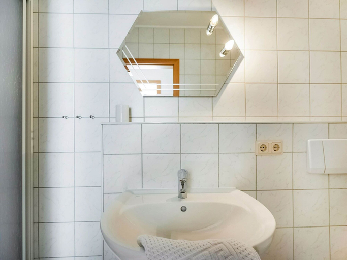 Bathroom 3, Ferienwohnung mit Bergaufenthalt in Schonau, Berchtesgadener Land