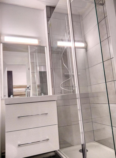 Bathroom 3, Résidence Graziella Studio 201, Alpes-Maritimes