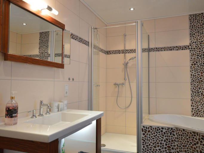 Bathroom 3, Wunderschone Ferienwohnung im Burgenland, Bernkastel-Wittlich