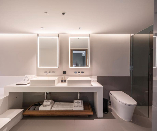 Bathroom 8