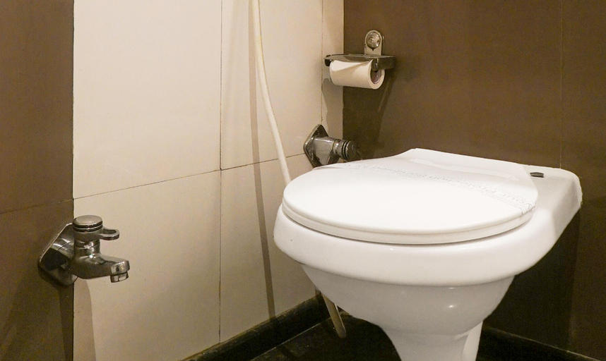 Bathroom 4, Treebo Brahma Regency, Pune