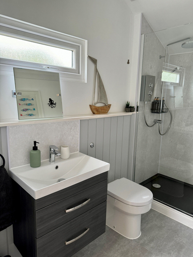 Bathroom 3, Willow Lodge, Cornwall