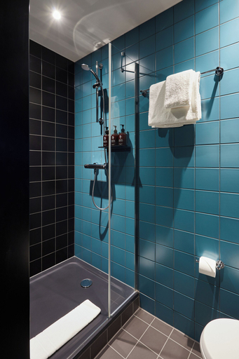 Bathroom 4, The Social Hub Glasgow, Glasgow