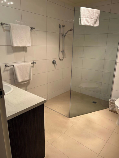 Bathroom, Murray Valley Resort, Moira - East