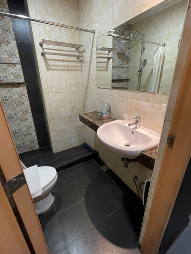 Bathroom 13