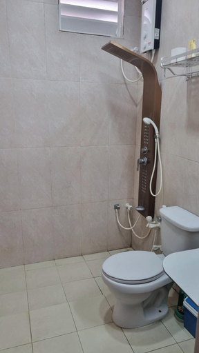 Bathroom 3, Avanti Surf & Stay