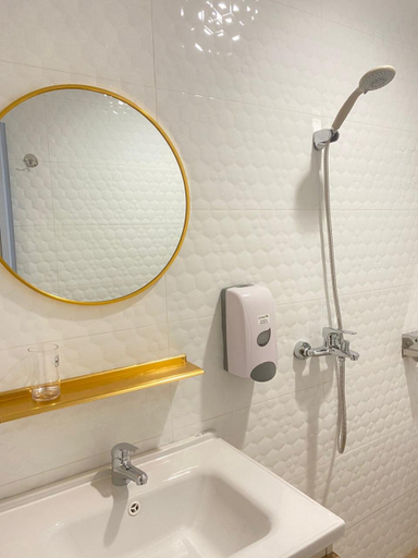 Bathroom 5, Naga Indo Inn Batam, Batam