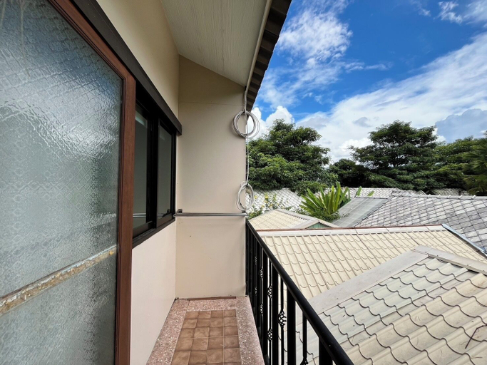 Exterior & Views 22