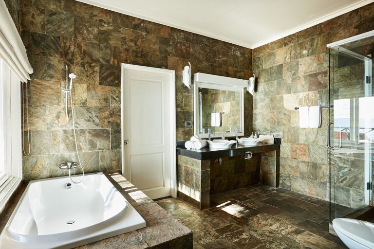 Bathroom 5, Sun Siyam Vilu Reef – 24 Hours All-Inclusive Dine-Around with Free Transfers, Mulaku Atoll