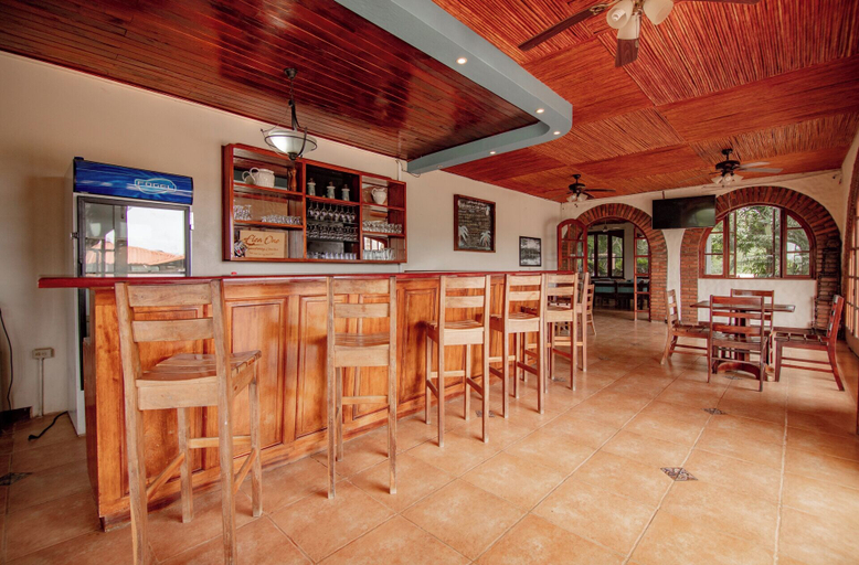 Food & Drinks 4, Beachside stay at Villa ViYarte, Tola