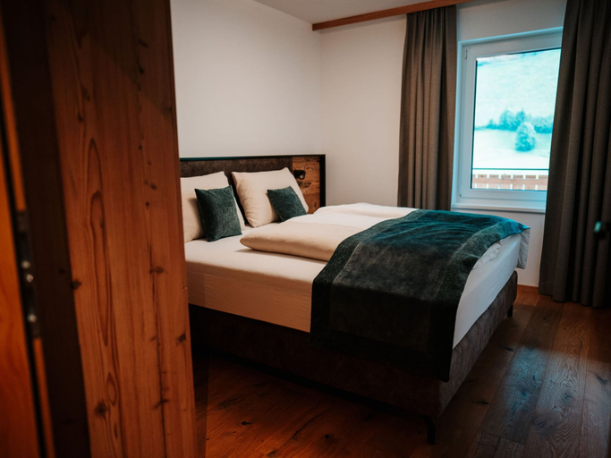 Bedroom 5, Nice Apartment With 2 Bathrooms, on the ski Slope, Zell am See