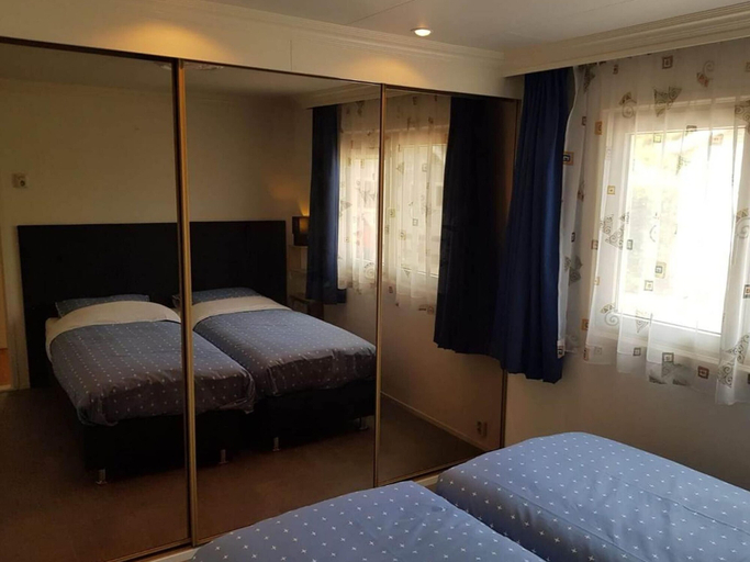 Bedroom 2, Glass Veranda Chalet in nature, Barneveld