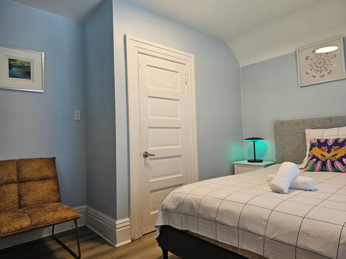 Bedroom 3, Winnipeg Holiday, Division No. 11