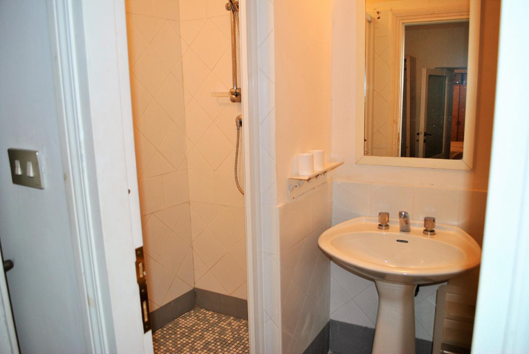 Bathroom 2, Appartment for 6 persons, Latina