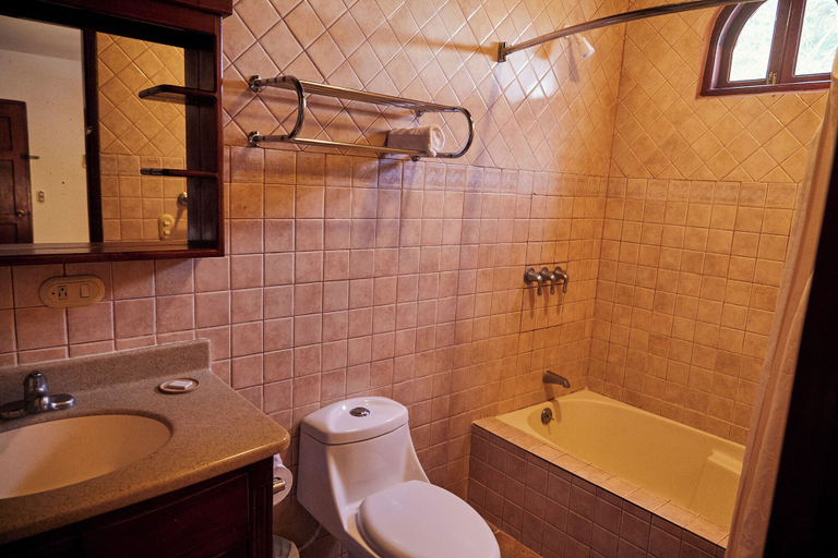 Bathroom 3, Beachside stay at Villa ViYarte, Tola